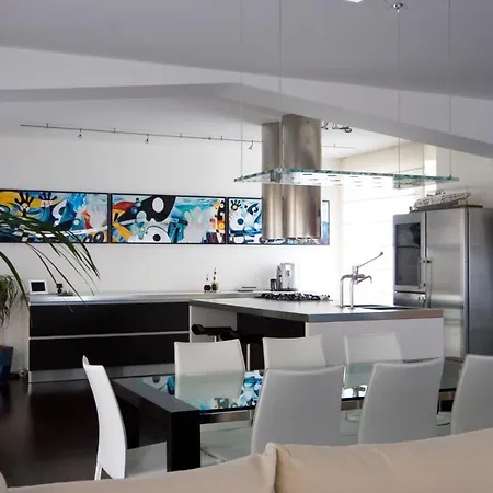 Marvel House - By My In Daire Como